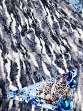 Load image into Gallery viewer, White Tigers Throw Size