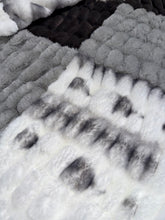 Load image into Gallery viewer, Extra Luxe Milan + Sharpei Quilt XL Adult