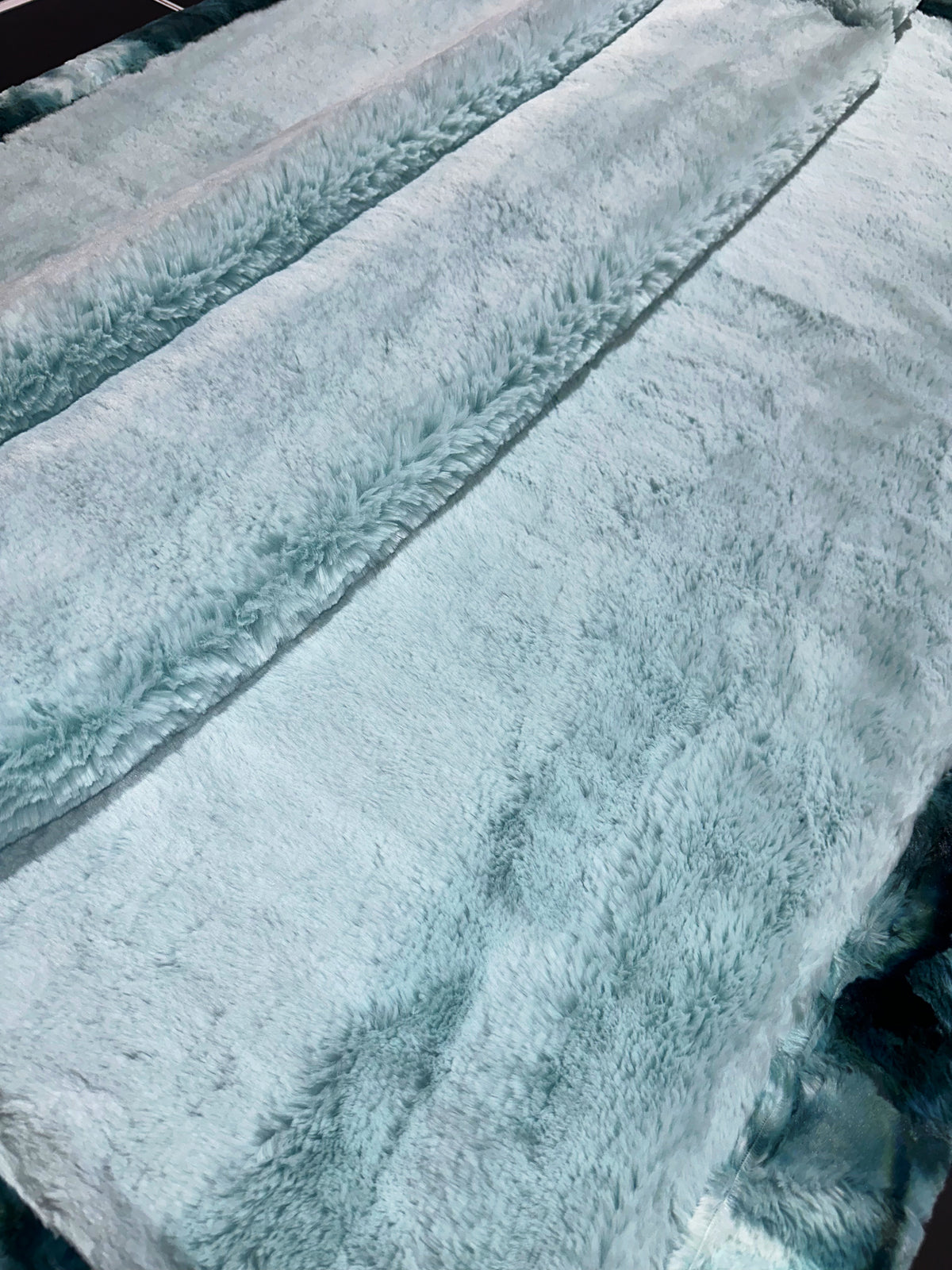 Extra Luxe Sea Glass Arctic Fox + Bayou Throw Size
