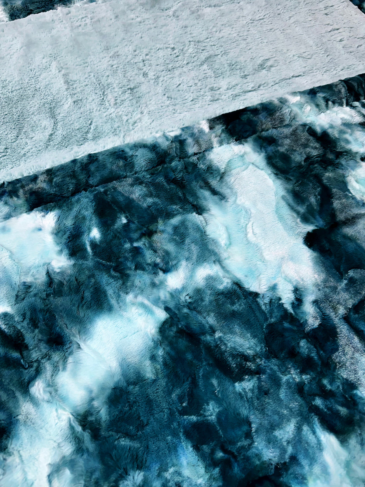 Extra Luxe Sea Glass Arctic Fox + Bayou Throw Size