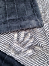 Load image into Gallery viewer, Extra Luxe Tinsel Snowy Owl + Sydney Throw Size