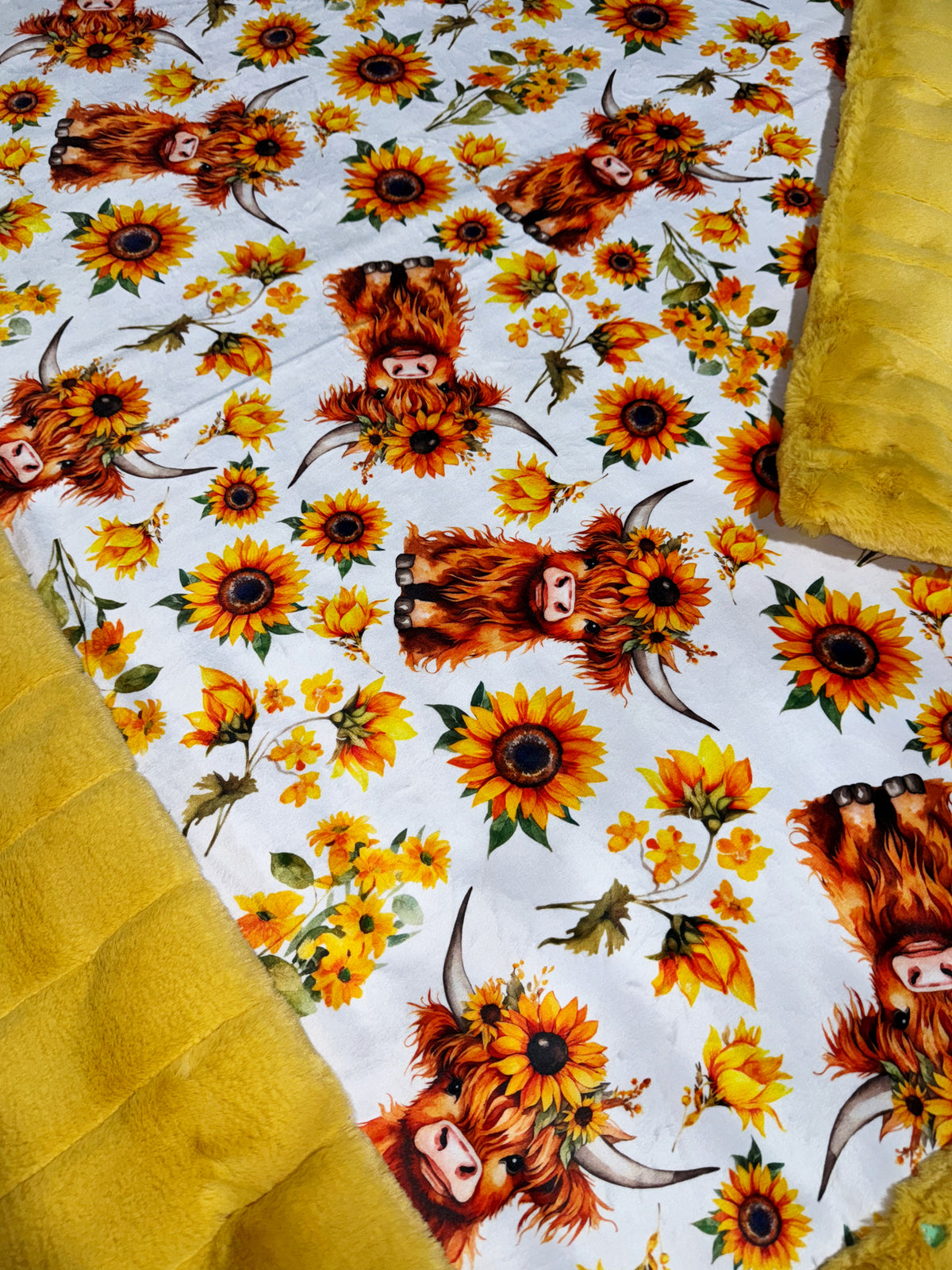 Extra Luxe Sydney Mango + Sunflower Highland Cows Xl Adult