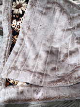 Load image into Gallery viewer, Extra Luxe Iced Sydney Sand Dollar + Wild Hearts XL Adult Size