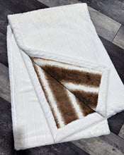 Load image into Gallery viewer, Double Extra Luxe Arctic Chinchilla Rustic + Natural Sydney XL Adult Size