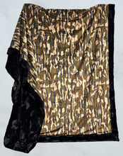 Load image into Gallery viewer, Bottomland Camo XL Adult Size