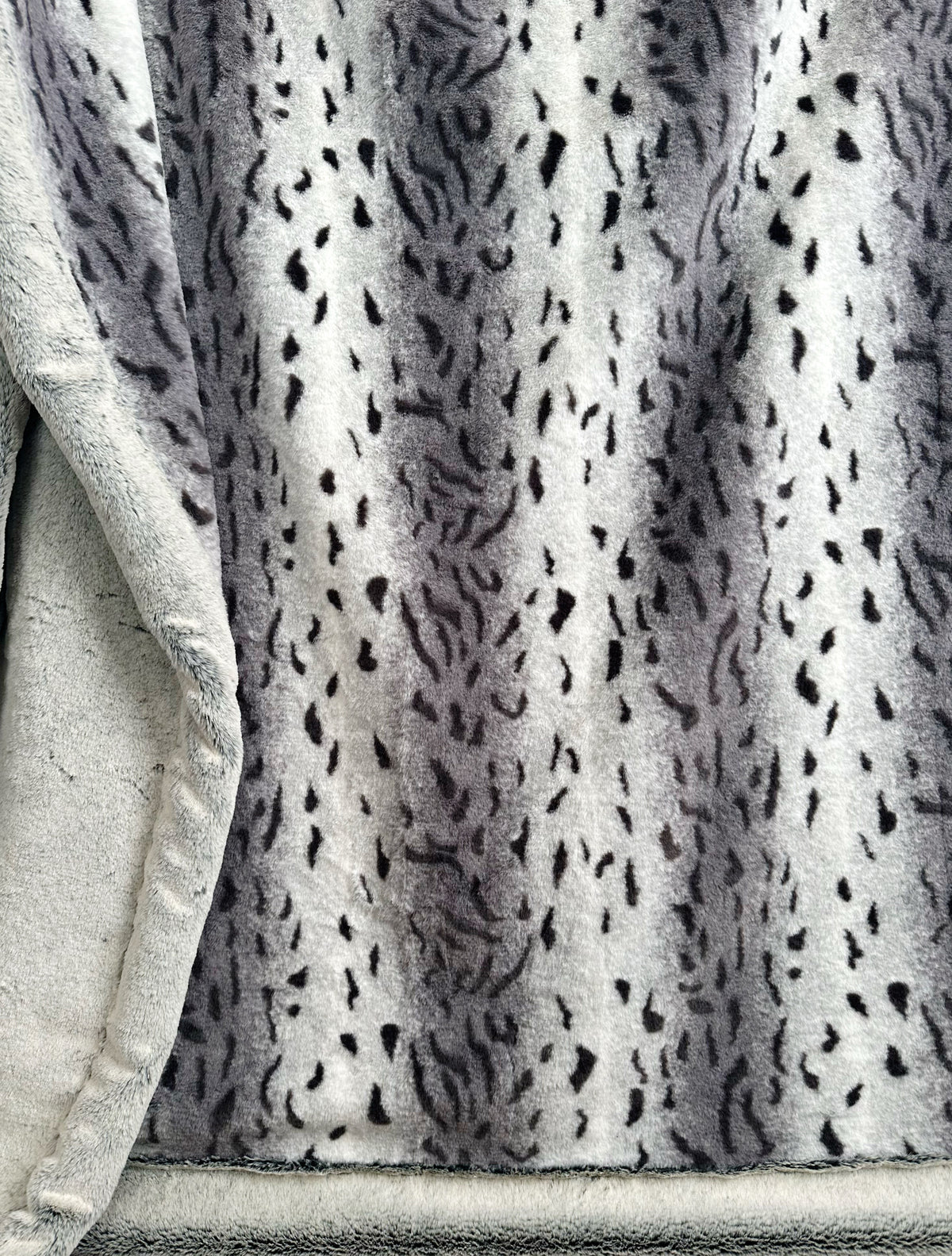 EXTRA LUXE Night Baby Seal + Falcon Seal XL Adult Size