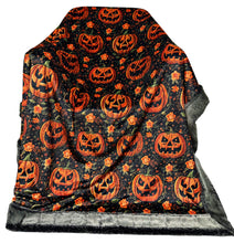 Load image into Gallery viewer, Extra Luxe Sydney Pine Grove + Jack O Lanterns Xl Adult