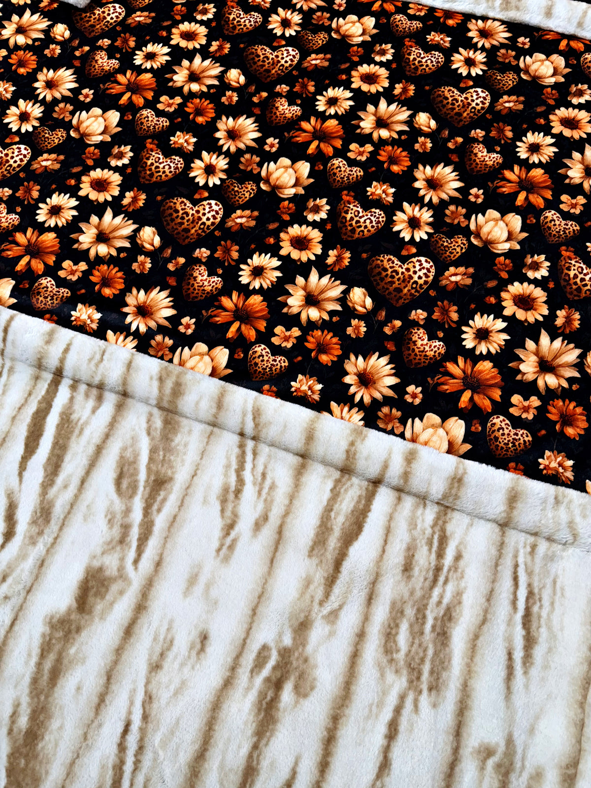Extra Luxe Sand Nube Seal + Wild Florals XL Adult Size