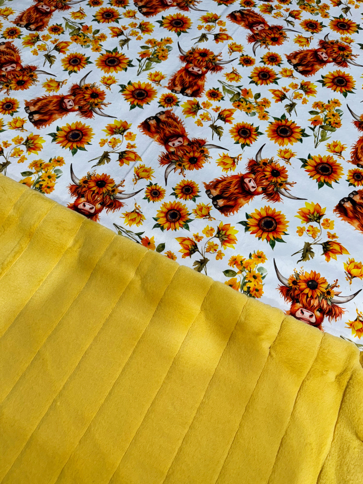 Extra Luxe Sydney Mango + Sunflower Highland Cows Xl Adult