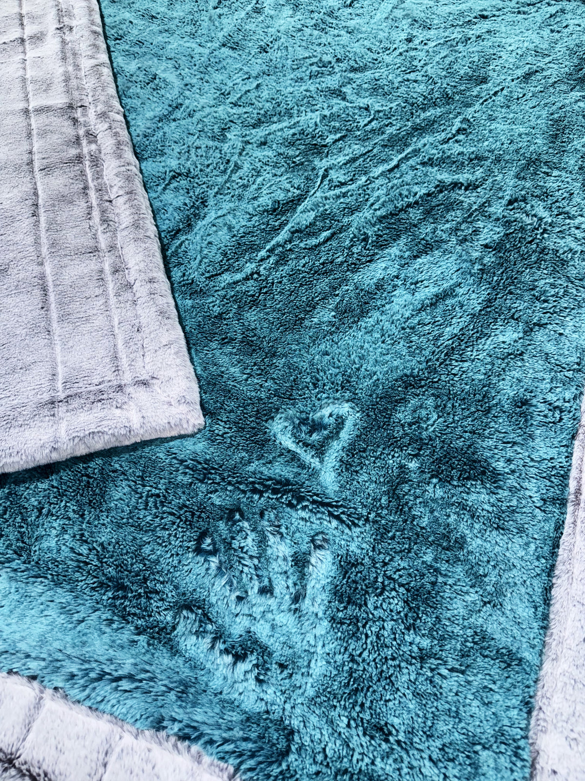 Double Extra Luxe Lagoon Arctic Fox + Cloudburst Iced Sydney XL Adult Size