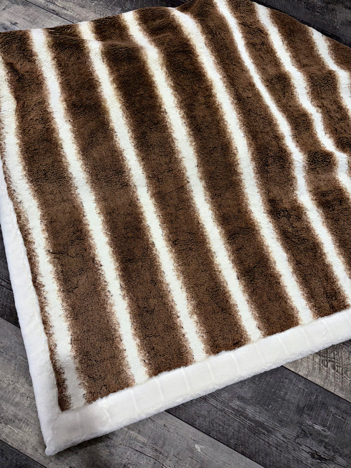 Double Extra Luxe Arctic Chinchilla Rustic + Natural Sydney XL Adult Size