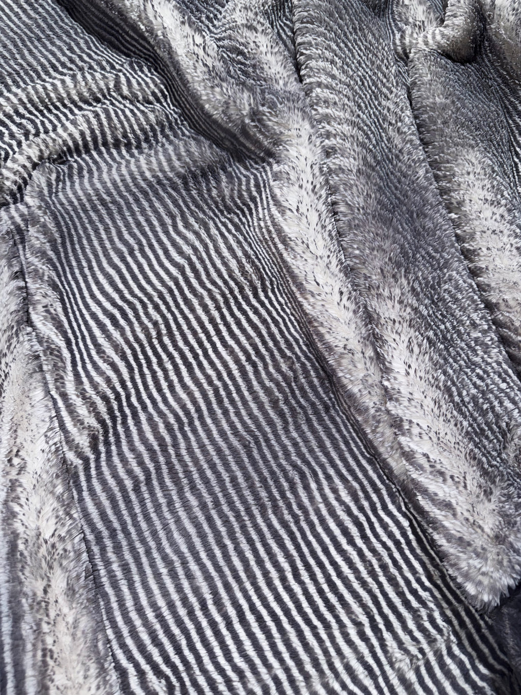 Extra Luxe Tinsel Arctic Owl + Charcoal Hide XL Adult Size