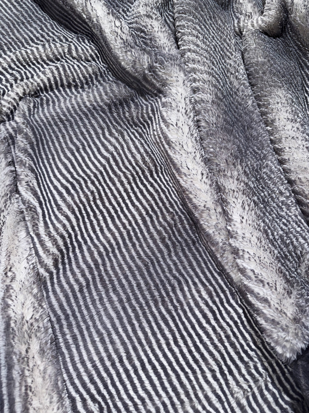 Extra Luxe Tinsel Arctic Owl + Charcoal Hide XL Adult Size
