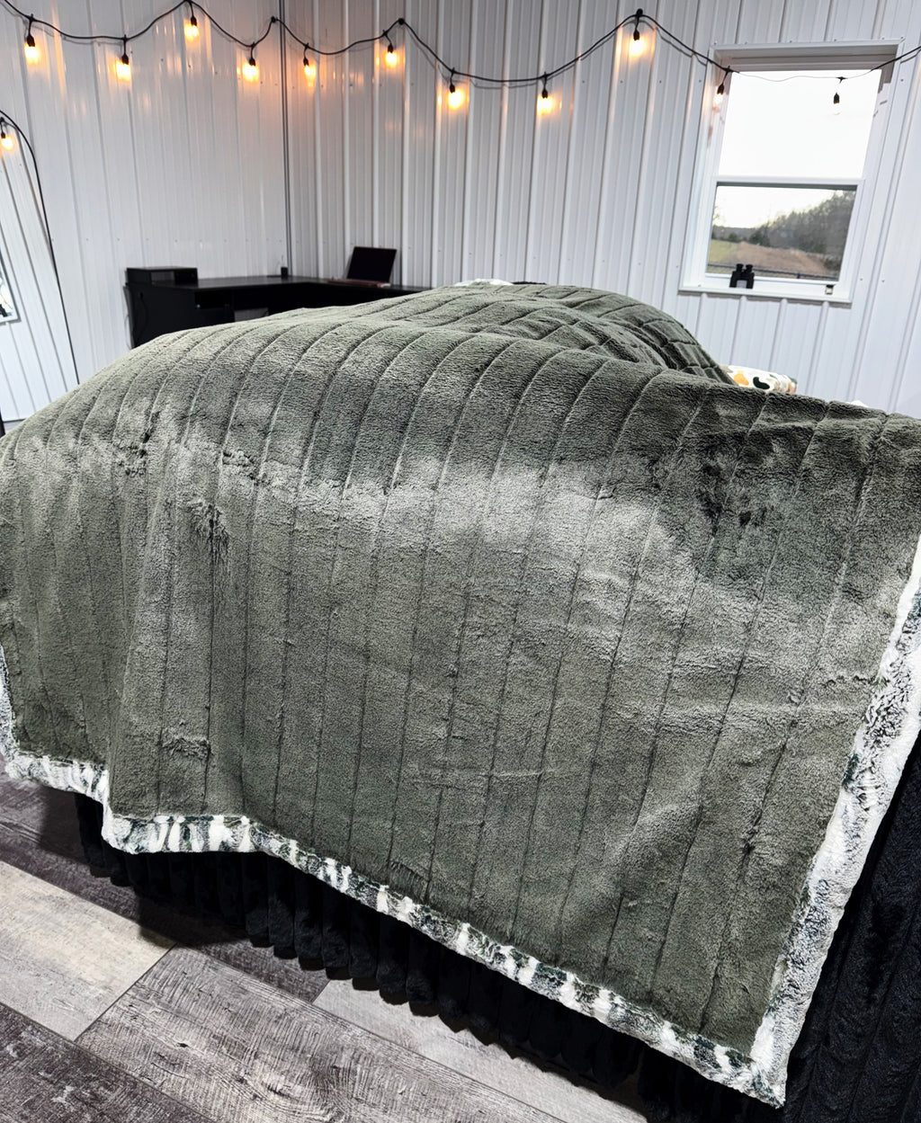 Extra Luxe Iced Sydney Pine + Loden Himalayan XL Adult Size