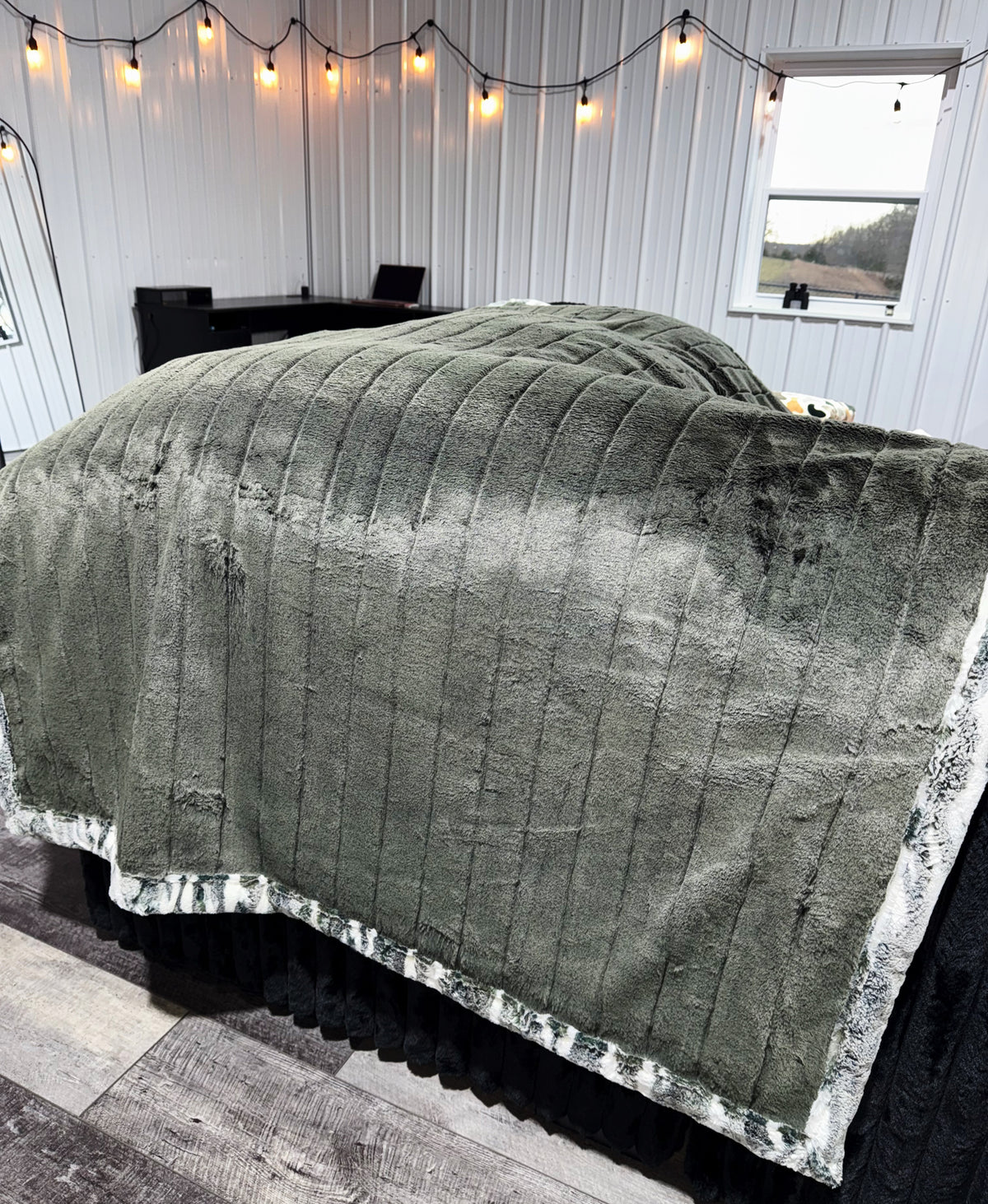 Extra Luxe Iced Sydney Pine + Loden Himalayan XL Adult Size