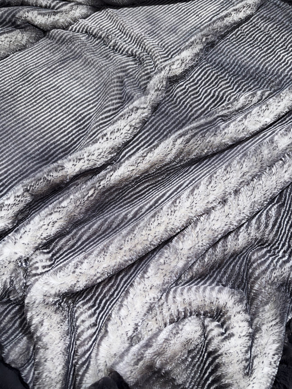 Extra Luxe Tinsel Arctic Owl + Charcoal Hide XL Adult Size