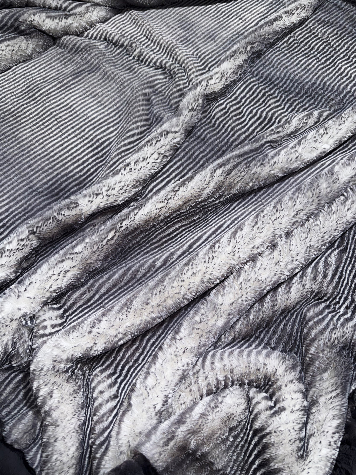 Extra Luxe Tinsel Arctic Owl + Charcoal Hide XL Adult Size