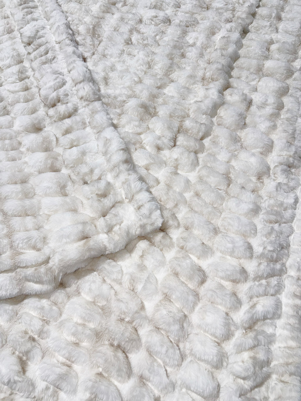 Milan Enzo Vanilla Cream Double Extra Luxe Throw Size